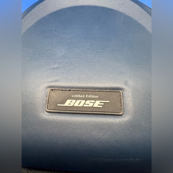 Quiet comfort Bose Headphones - Picture 7 of 7